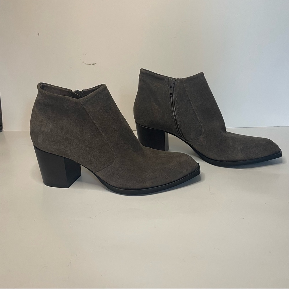 Coclico Grey Suede Ankle Bootie with Stacked Faux Wood Heel Women’s Size 7